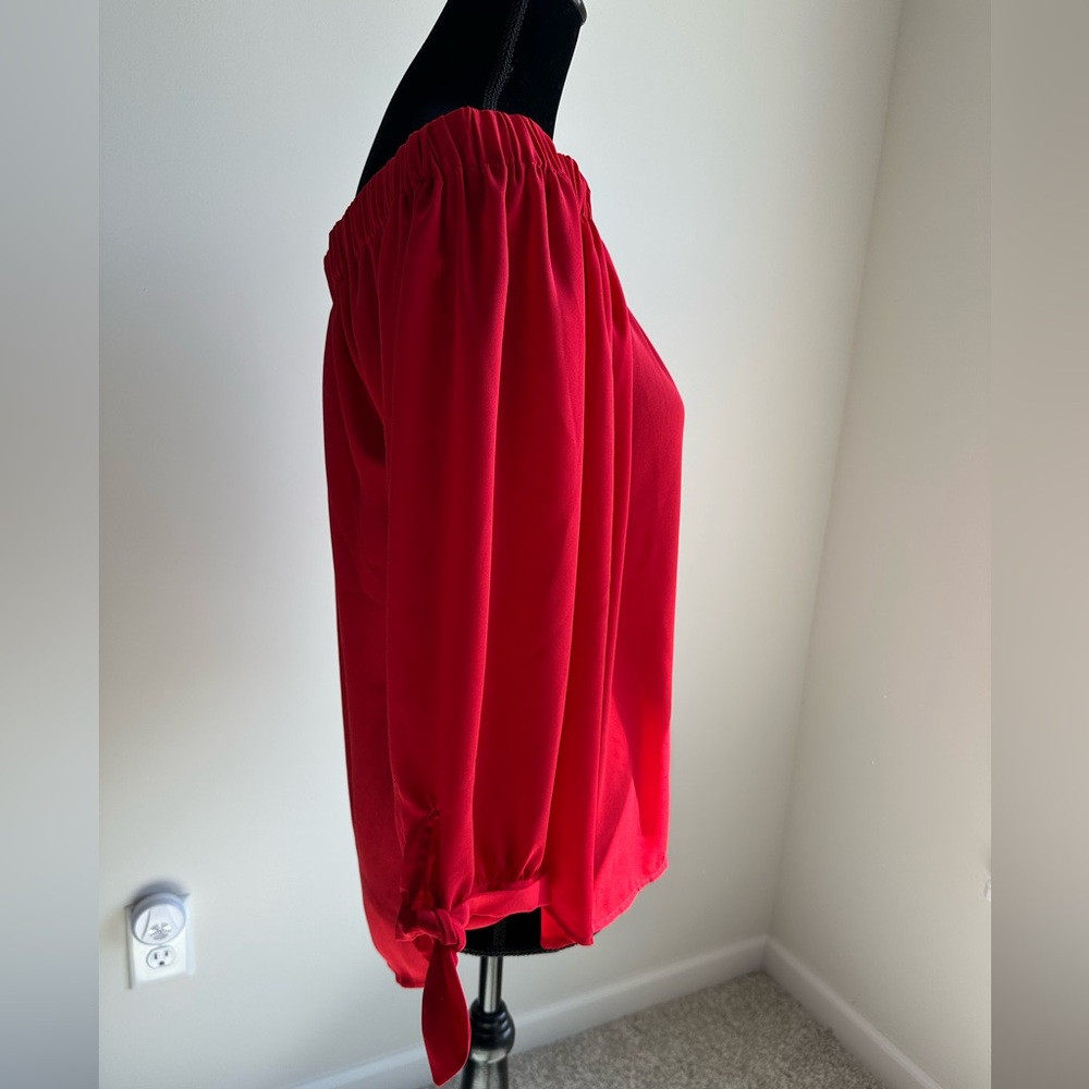 Women’s Express Off-the-Shoulder Red Top - Picture 4 of 5